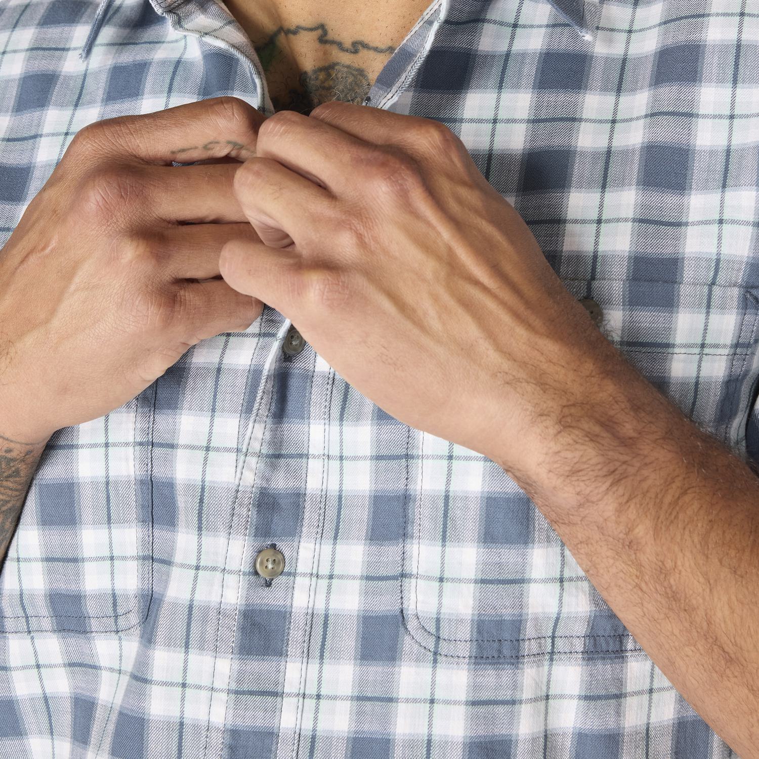 Carhartt Men's Bozeman Relaxed Short Sleeve Plaid Shirt - Image 6