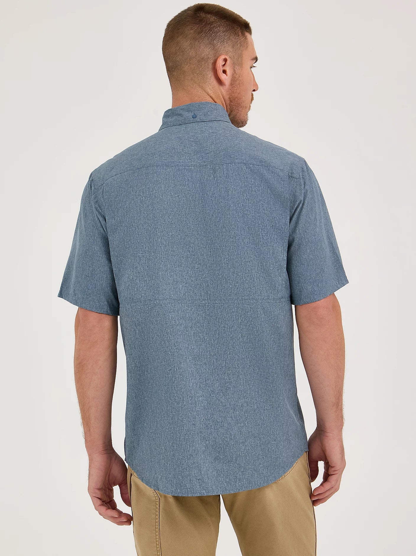 Wrangler RIGGS Men's Lightweight Vented Button-Down Short Sleeve Work Shirt - Image 4