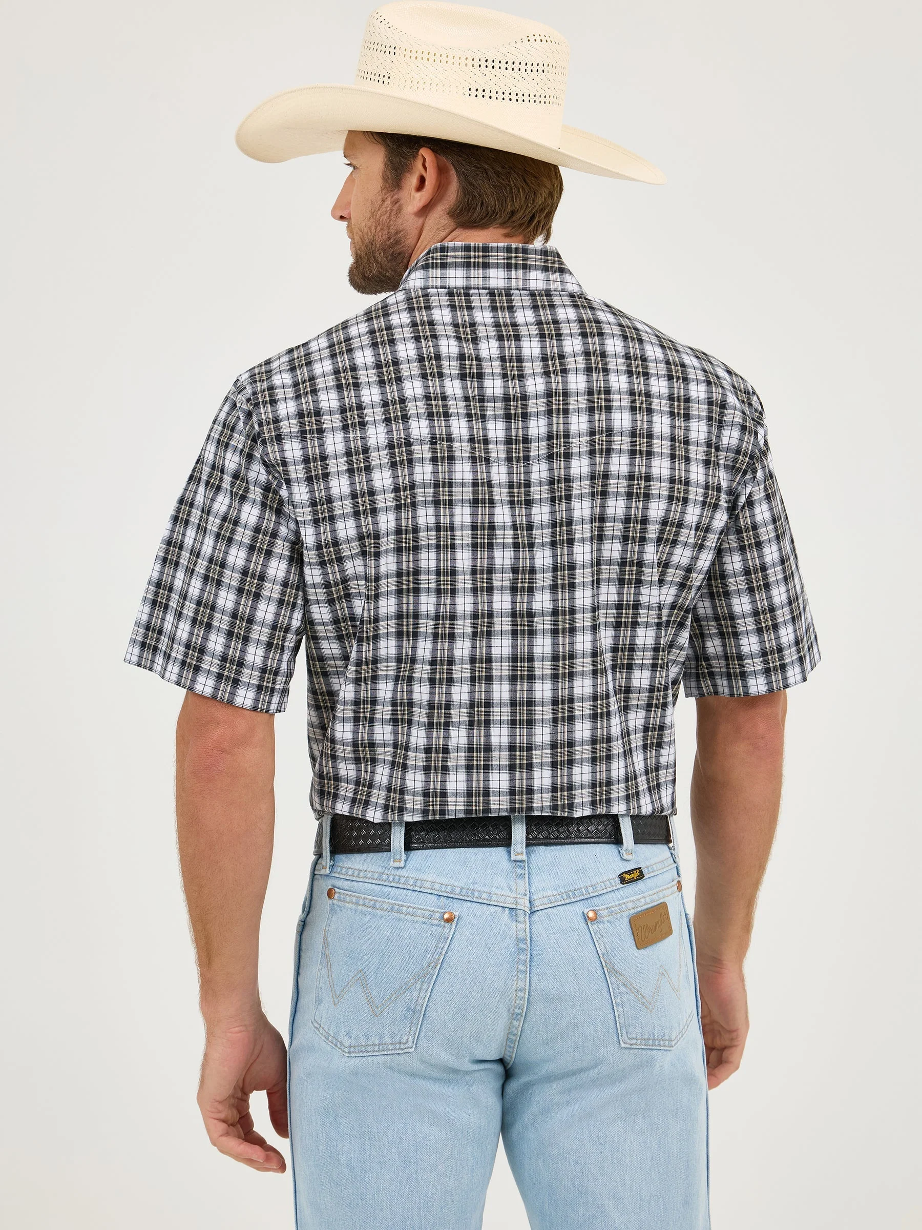Wrangler Men's Wrinkle Resist Classic Fit Snap-Up Short Sleeve Work Shirt - Image 3